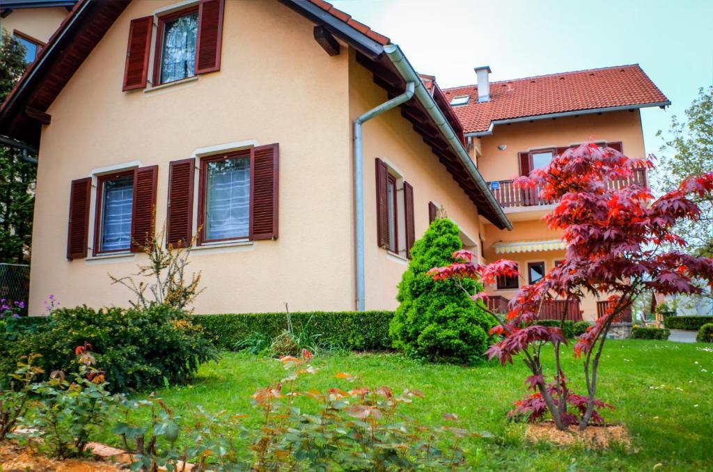 Apartments And Rooms Stefanac Szluin Kültér fotó